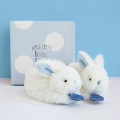 Doudou Bonbon Hase Füsslinge mit Rassel Rasselfunktion 0-6 Monate