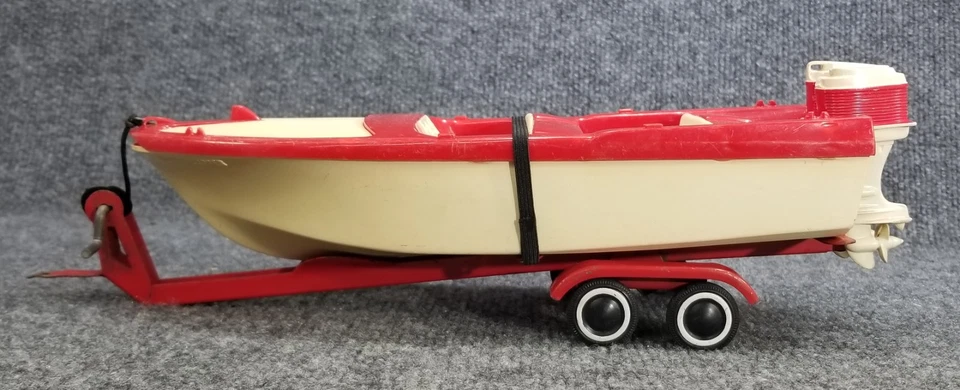 BOTE Y REMOLQUE TONKA CLIPPER DE COLECCIÓN CON MOTORES BOTE ROJO Y REMOLQUE Foto 3 de 4