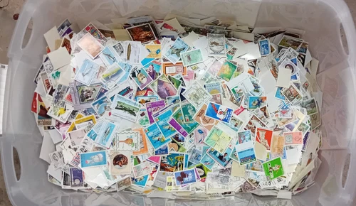 Kiloware approx 4-5000 paper free stamps with blocks. World. Free shipping FRG