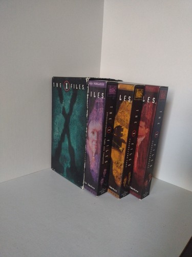 The X-Files Boxed Set - Vol. 4 (VHS, 1997, 3-Tape Set, Tested)