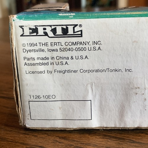 Ertl 1/64 Earl May Nursery And Garden Center Freightliner Tractor And Trailer - 第 8/9 張圖片