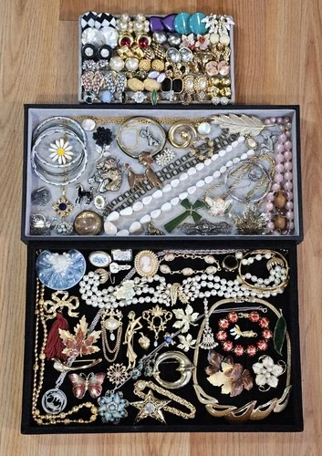 Vintage Estate Costume Jewelry Lot. 111 Pieces. Brooches, Earrings, Necklaces ++