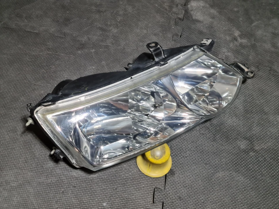Faro halógeno lado pasajero derecho Toyota Solara 2002-2003 OEM Foto 3 de 4