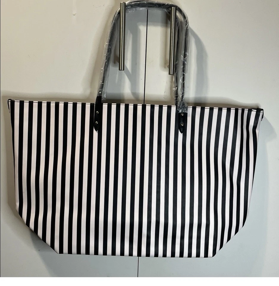 NWT Victoria’s Secret Large Black/White Weekender Tote Bag S12171704 - Image 2 of 4