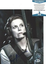 SIGOURNEY WEAVER SIGNED GORILLAS IN THE MIST 8x10 PHOTO BECKETT COA ALIEN