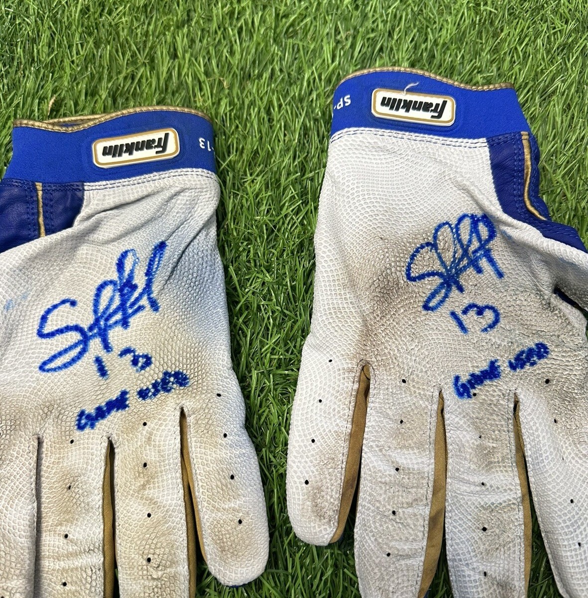 Salvador Perez Kansas City Royals Home Game Used Batting Gloves SP-13 GUG  LOA