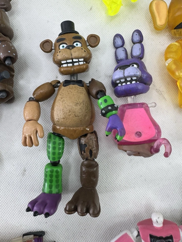 Five Nights At Freddy's FNAF Figura Articulada Piezas + Más Lote Foto 2 de 4