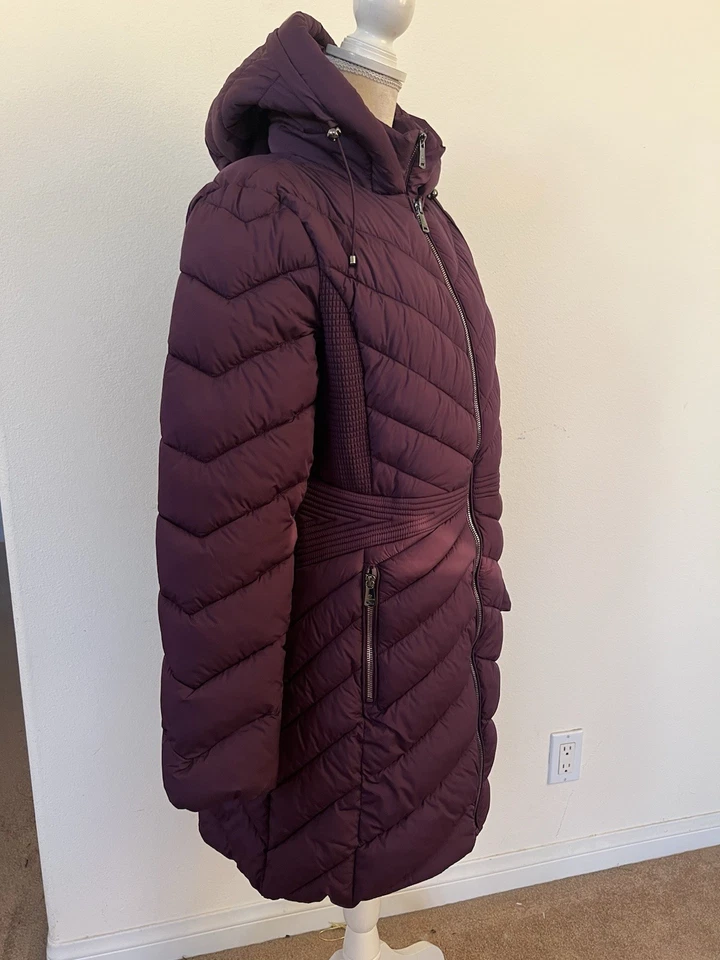 Abrigo acolchado con capucha Bernardo EcoPlume púrpura embalable talla L Foto 3 de 4
