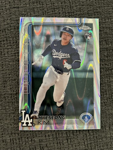 2025 Topps Chrome Hyeseong Kim RC Wave Refractor 152