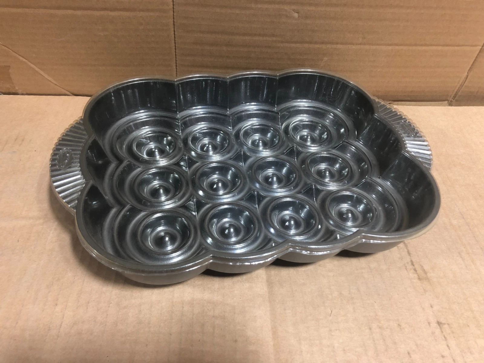 WILTON Mini Bundt Cake Pan 12 Cavity Muffin Size Pumpkin 13 7/8" x 9 5/8"
Opens in a new window or t