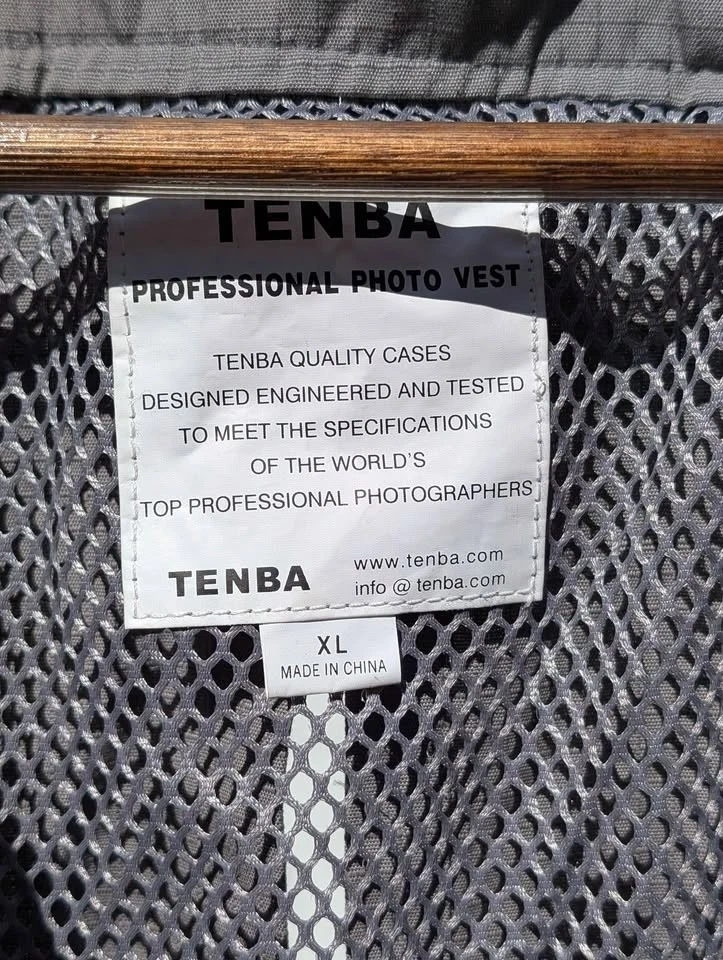 Chaleco fotográfico profesional Tenba XL - Chaleco de viaje utilitario para fotógrafo de varios bolsillos Foto 2 de 4