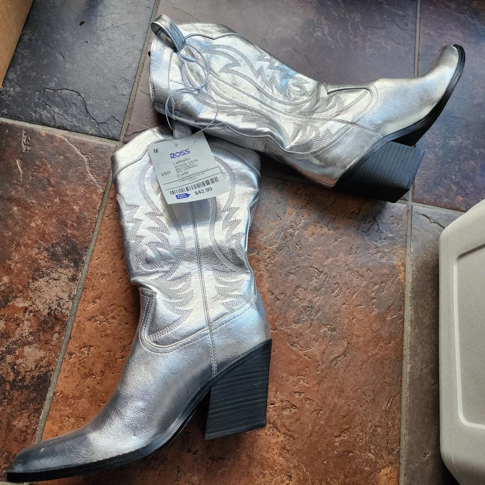 NEW Nine West Women's Silver Metallic Western Cowboy Boots, Size 8 (M), No Box - Image 2 of 4