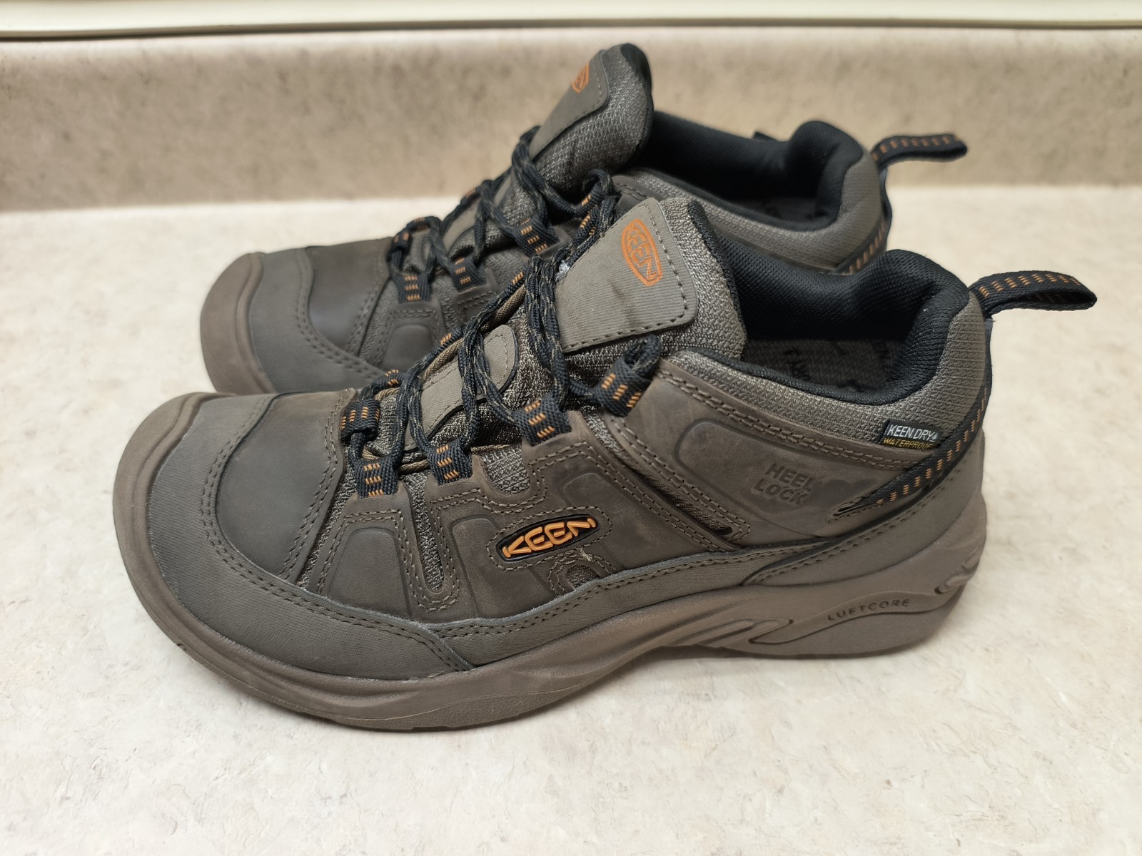 Scarpe da trekking basse Keen Circadia impermeabili Shitake Brindle da uomo taglia 7 indossate due volte
