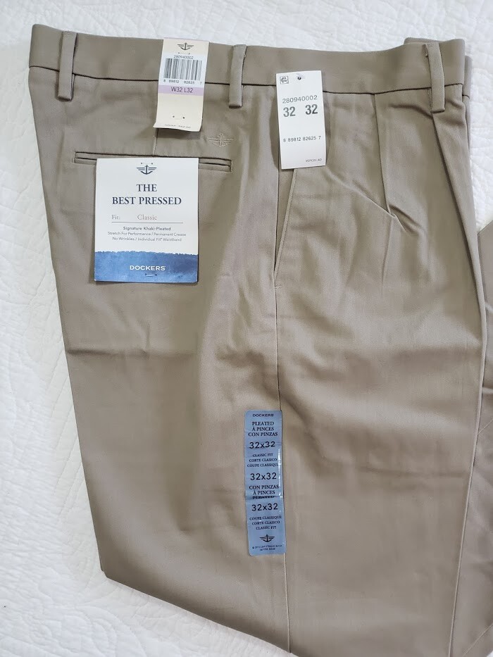 NEW Men's Dockers Best Pressed Signature Classic Fit D3 Pleated w Stretch  Beige