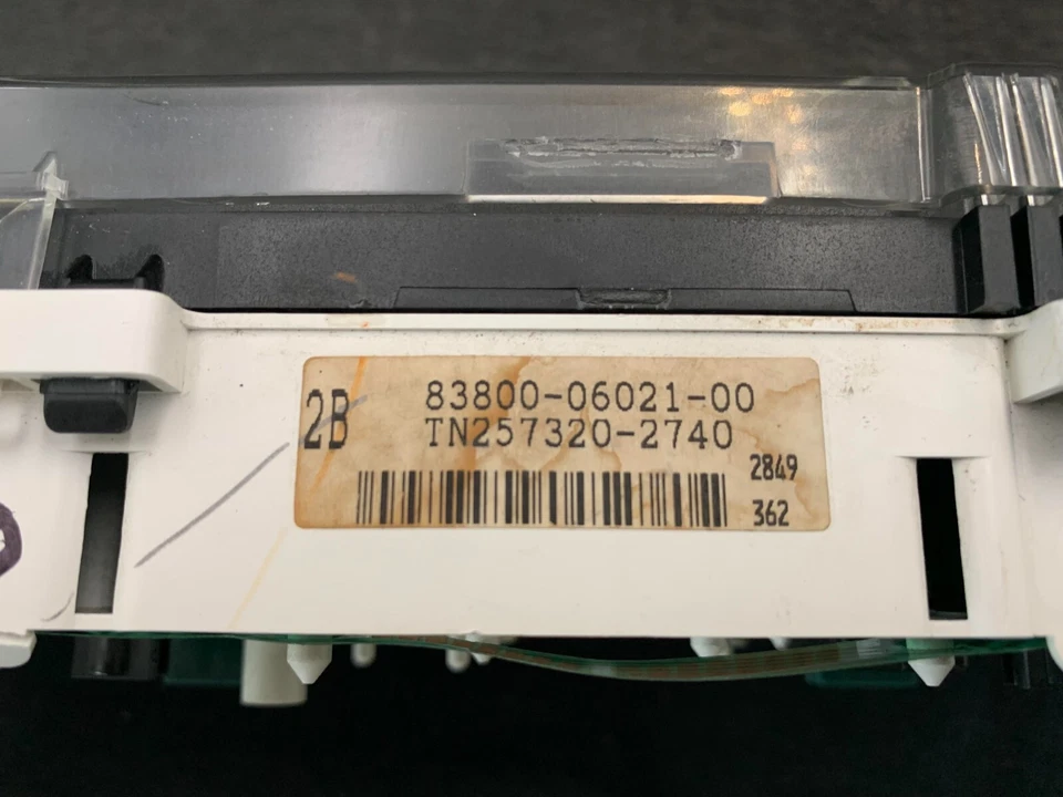 *Cluster velocímetro Toyota Camry 2000 2001 4 cilindros. Motor 5S-FE CE 188.805 millas Foto 3 de 4