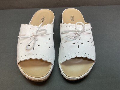 VALLEY LANE-WOMEN SIZE 7.5W~WHITE LEATHER~CUT OUT~BOW~SLIP ON/ SLIDE SANDALS
