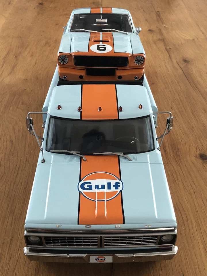 ACME 1965 FORD MUSTANG SHELBY GT350R & 1970 FORD F-350 RAMP TRUCK GULF SET 1:18 - Photo 2/4