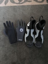 Body Glove Wetsuit Booties size10 and Wetsuit Gloves