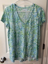 Lilly Pulitzer Etta Tee Top Short Sleeve Blue Green V-Neck Size Medium - EUC!