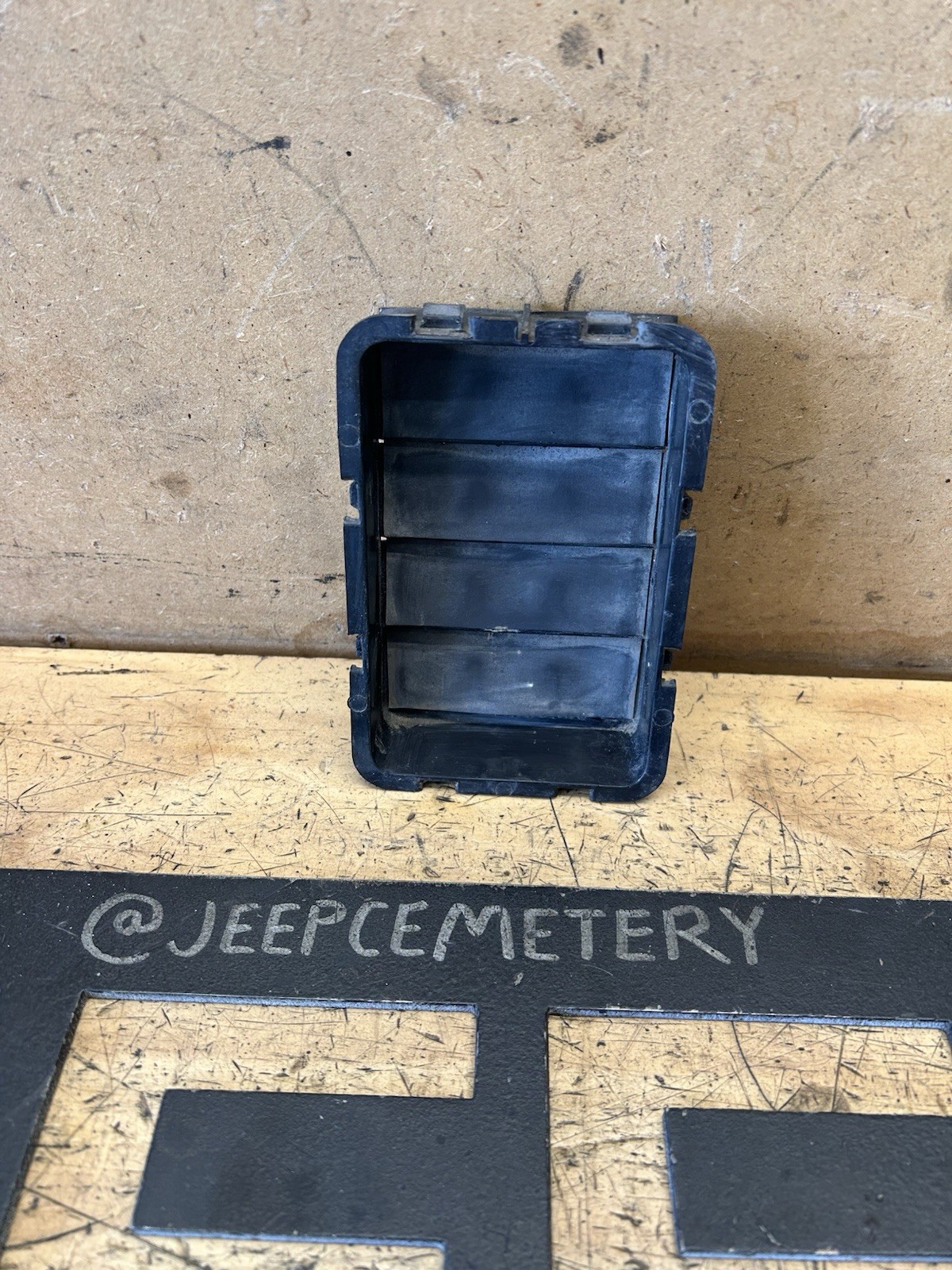 86-92 Jeep Comanche MJ OEM Cab Vent Interior Inner Rubber Flap Seal LH RH SINGLE