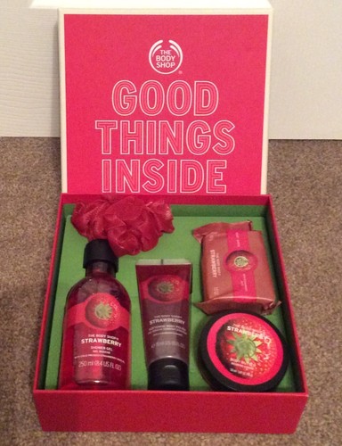 the body shop - strawberry collection gift set brand new in box