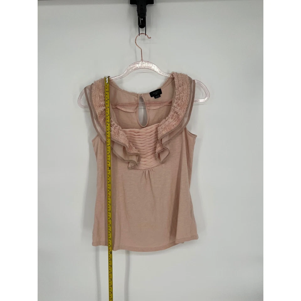 Blusa informal pequeña con detalle plisado top sin mangas con volantes Deletta Foto 2 de 4