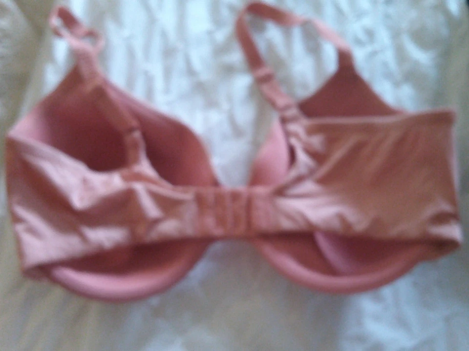 next sujetador satinado suave con aros Reino Unido 36DD euro 80DD Estados Unidos 36D Francia 95DD rosa Foto 4 de 4