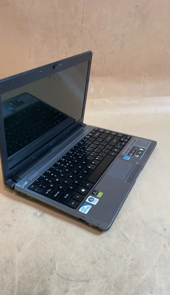 Portátil Acer Aspire 3810T Intel Pentium Windows Vista 13,3" sin disco duro Foto 2 de 4
