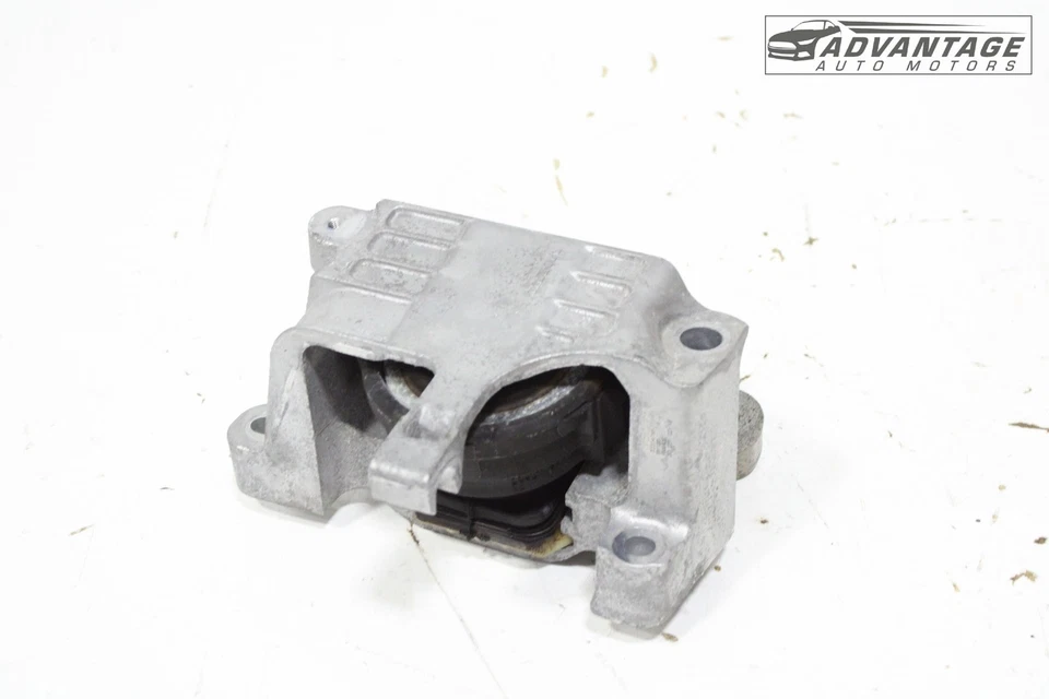 2019-2022 VOLVO XC40 2.0L ENGINE MOTOR LEFT SIDE MOUNT SUPPORT BRACKET OEM - Image 3 of 4