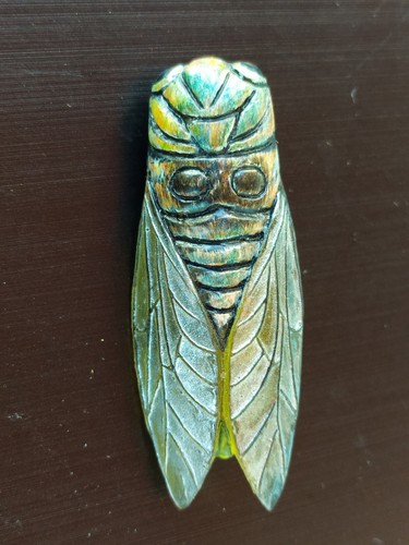 Broche Art Déco Cigale – Bakélite – Années 1930 – Fabrication Française