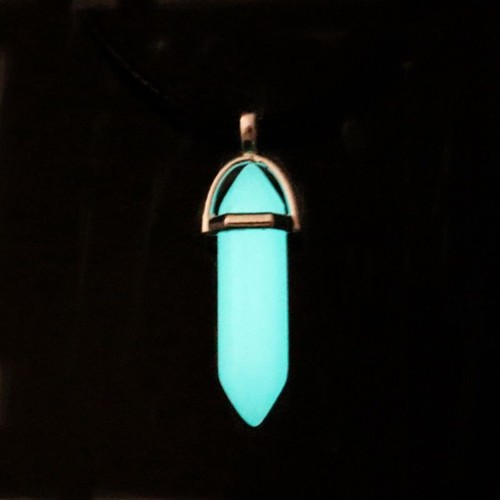 BRILLA EN LA OSCURIDAD Cristal Péndulo Colgante Dije Collar - 3 Colores Bonito Regalo - Imagen 12 de 12