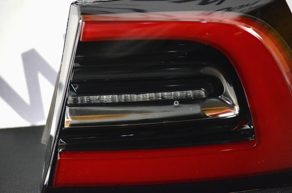 ¡Perfecto! Luz trasera LED 2017-2024 Tesla Modelo 3 Y pasajero derecho derecho OEM Foto 4 de 4