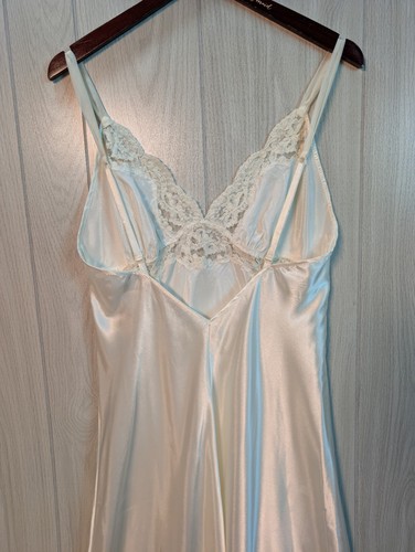 NEW Victorias Secret Slip Dress Large Lace Beads Negligee Ivory L NWT Honeymoon - Picture 6 of 10