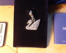 SWAROVSKI 1064994 - Ciondolo a Forma di Cigno / Signed Pendant Swan - cm 2