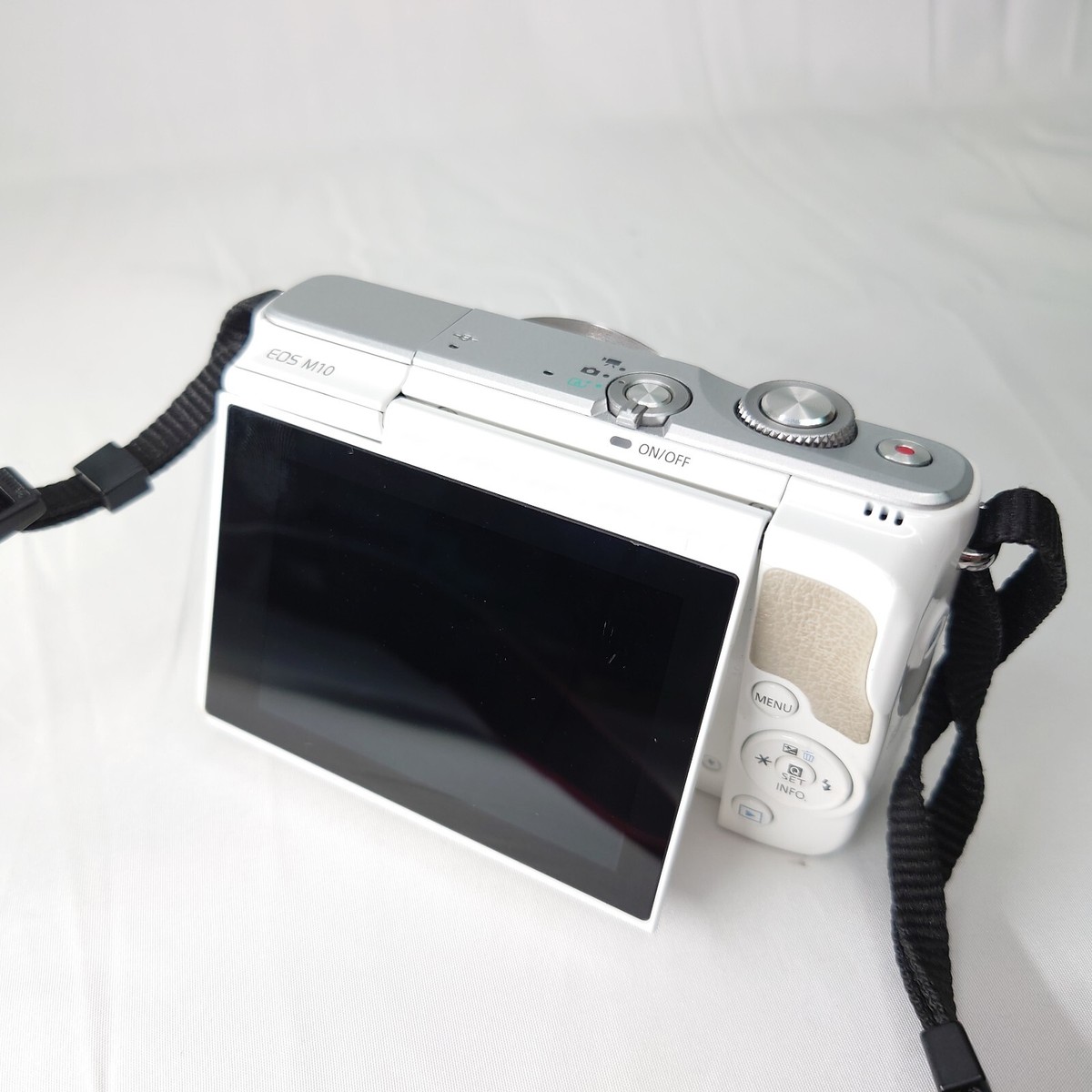 N.MINT] Canon EOS M10 18.0MP camera - White EF-M 15-45mm IS
