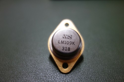 1 EA LM109K NS 70er Jahre GOLD TO-3 CASE +5V 1,5 Amp NOS Fixed Regulator IC - Bild 1 von 2