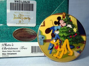 WDCC Pluto Helps Mickey Decorate Christmas Tree Disk Ornament 41142 New In Box | eBay