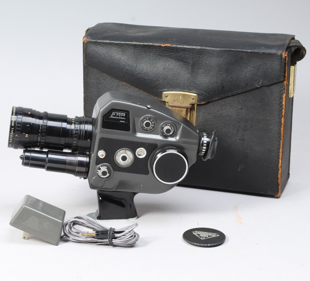 BEAULIEU S2008 SUPER 8MM W ANGENIEUX 8-64MM ZOOM, CHARGER CASE DEAD  BATTERY