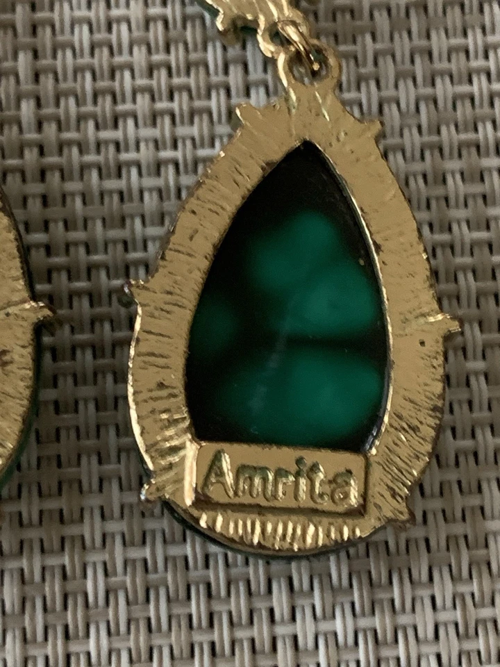 Pendientes colgantes Amrita Singh Santa Ana en hoja perenne Foto 3 de 4