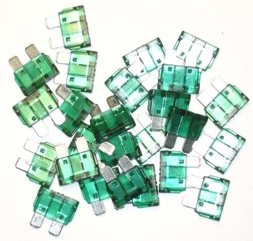 FUSIBLES ENFICHABLES 30 ampères SACHET DE 25 FUSIBLES