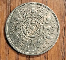 1965 United Kingdom Two Shillings Queen Elizabeth II Central Tudor 28.5mm coin