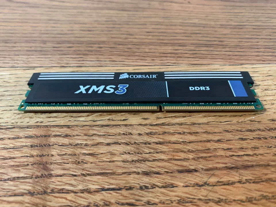 Corsair XMS3 CMX8GX3M4B1333C9 1x2GB PC3 -10600 DDR3 -1333MHz DIMM PC Desktop RAM - Image 3 of 4