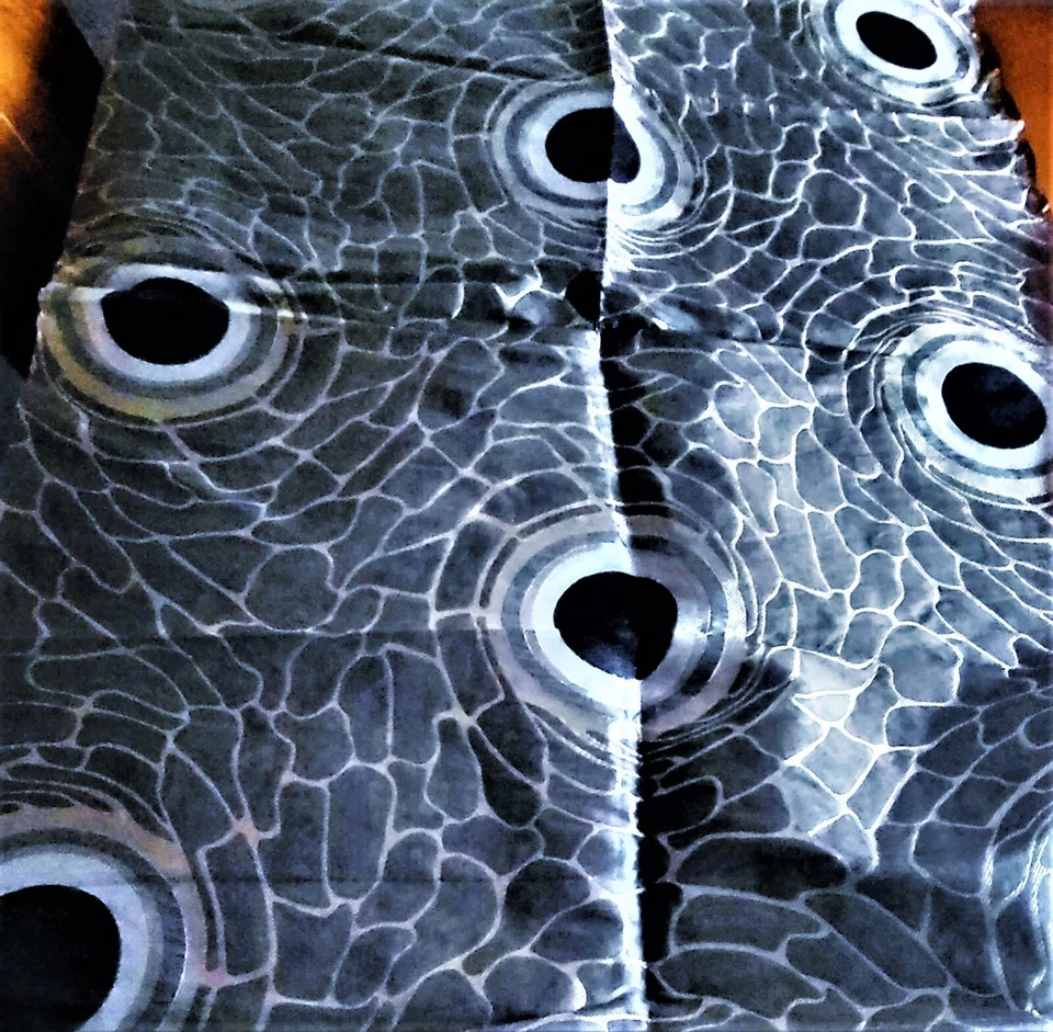 INNA Taffeta GREY WITH A GREEN TINT/GOLD 2 SIDE Remnants SIZE W 26" x 2yd.10" - Image 2 of 4