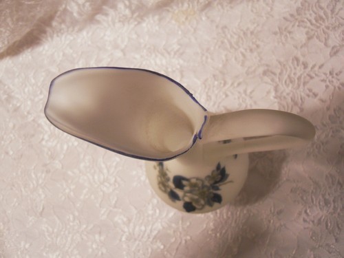 FROSTED FLORAL WHITE GLASS PITCHER WITH PEDESTAL AND HANDLE - Picture 6 of 8