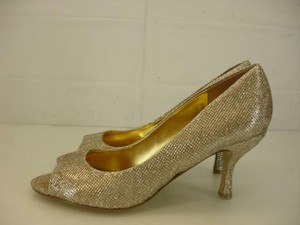 nine west metallic pumps