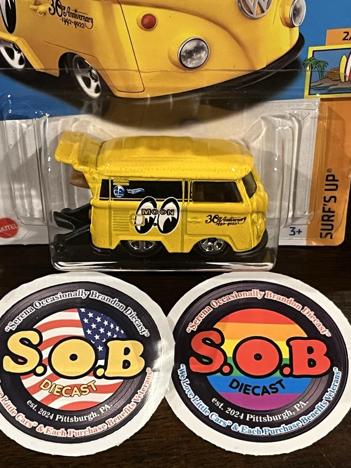 Autobús VW Hot Wheels Kool Kombi Volkswagen Van Mooneyes 1:64 amarillo sellado casi nuevo estado Foto 3 de 4