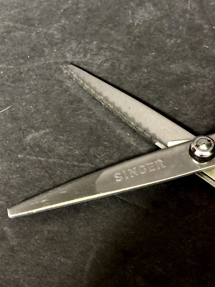 SINGER 8.5” Pinking Shears Scissors Zig Zag Stainless Steel RED Bakelite Handle - Image 3 of 4