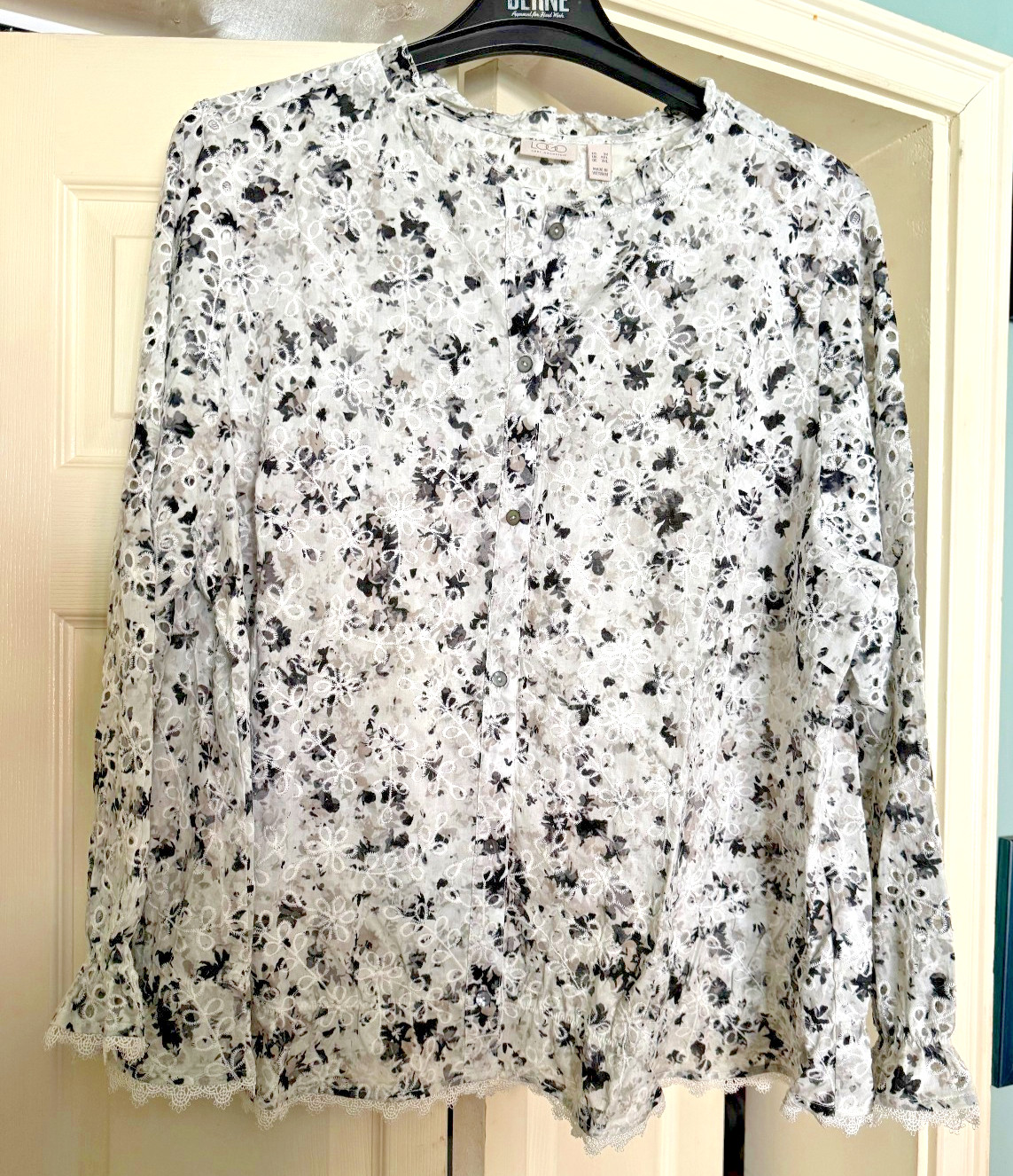 NWOT LOGO Lori Goldstein Black & White Frilly Woven Cotton Eyelet Blouse Top 3X