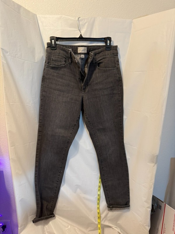 Universal Thread Women's High-Rise Skinny Jeans Size 8/29R Dark Grey | Washed Bl