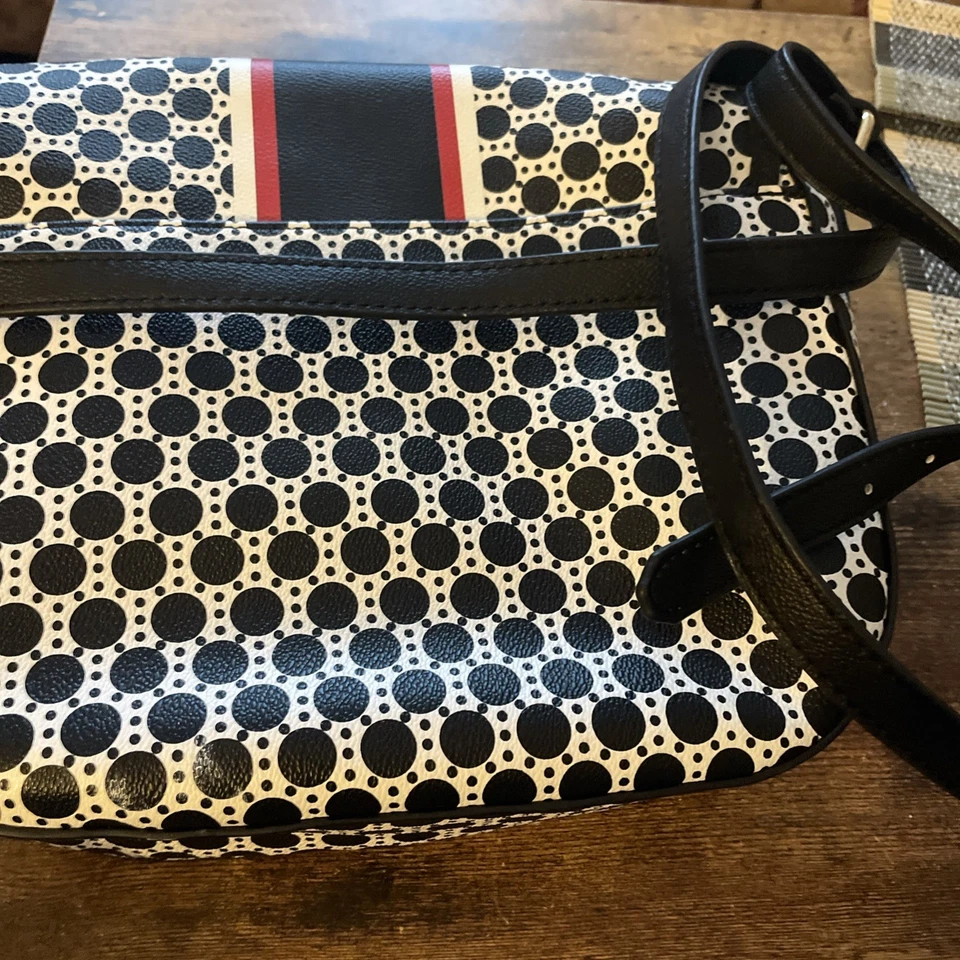 C. Wonder 斜挎包-黑白红色条纹-非皮革机身。 — 第 3/4 张图片